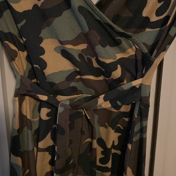 Soft, cute camo wrap dress - Picture 2 of 2